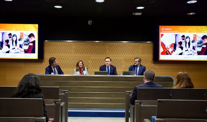 La Junta, Boeing y First Scandinavia traen a Andalucía el proyecto educativo ‘Aulas Newton’