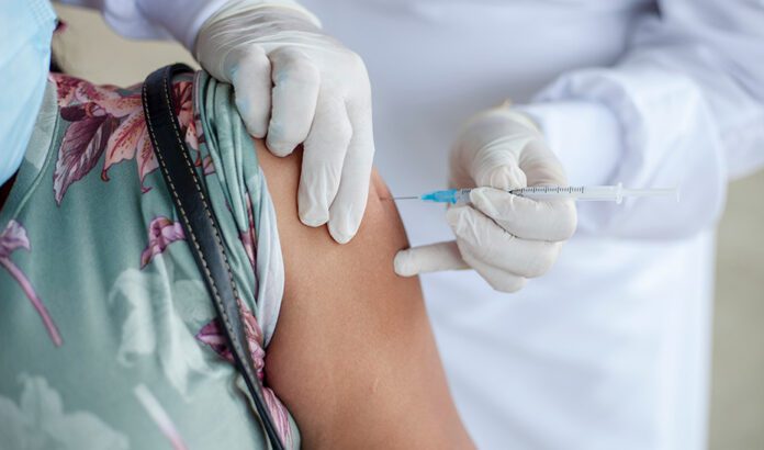 Cerca de 30 mil personas se han vacunado en Andalucía frente al herpes zóster en seis meses