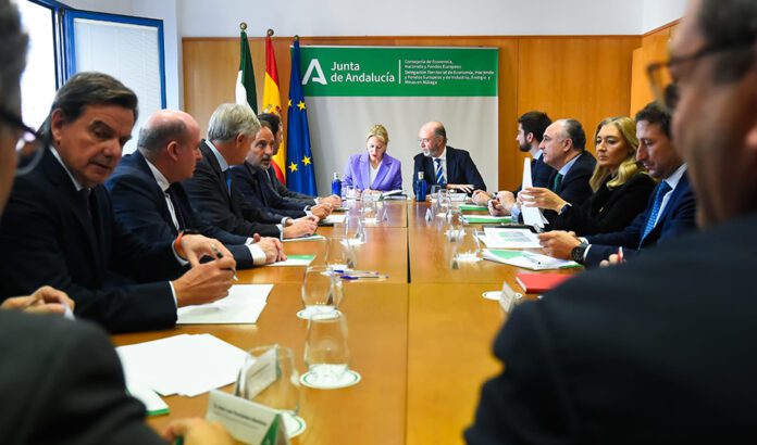La Junta convenia con entidades bancarias facilitar el adelanto de incentivos a las pymes andaluzas