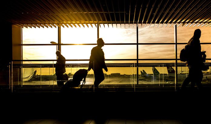 Consumo recuerda el derecho a compensaciones de hasta 600 euros si se cancela el viaje en avión