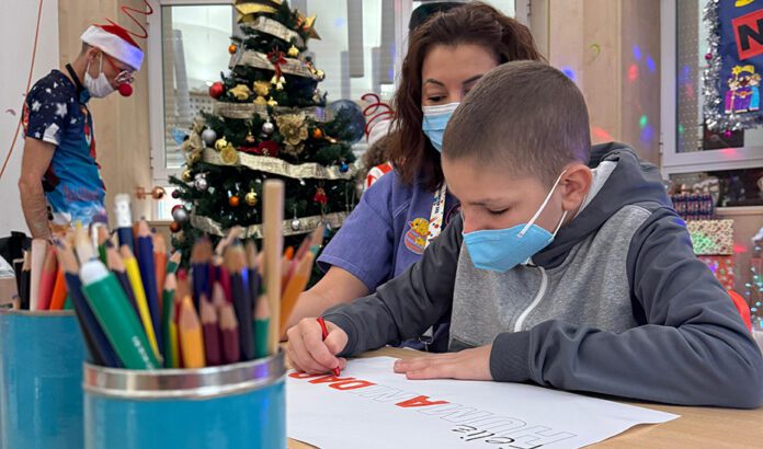 El teléfono de asistencia de oncología pediátrica 24 horas recibe más de 3.650 llamadas al año