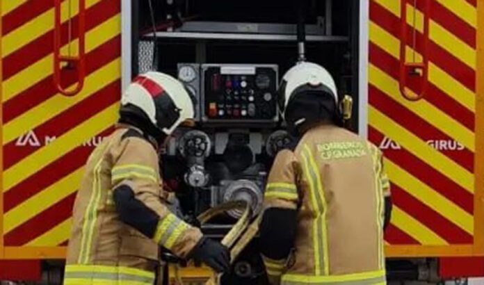 Muere un bebé y otras siete personas resultan heridas en el incendio de un piso en Granada