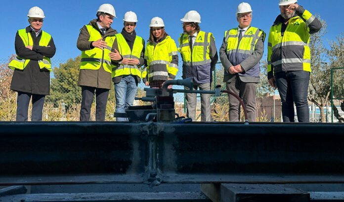 La Junta instala en Churriana las primeras vías de la prolongación Sur del Metro de Granada