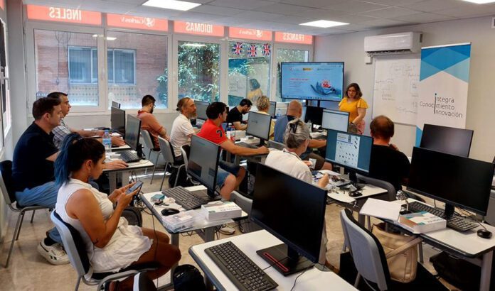 Más de 700 andaluces podrán formarse gratis en tecnología 5G en el primer semestre de 2025