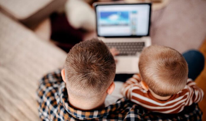 Andalucía, pionera en la creación de una herramienta que evalúa el conocimiento digital de las familias
