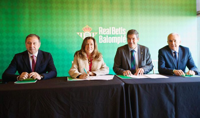 La Junta y el Real Betis Balompié firman un convenio para impulsar la nueva FP