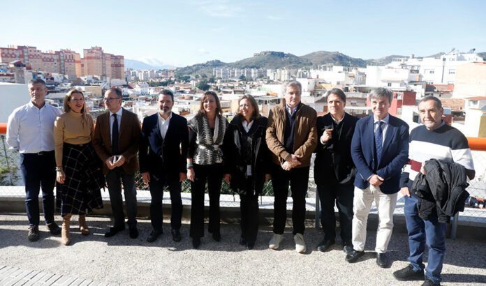 La Junta une el barrio de Mangas Verdes de Málaga con el nuevo paseo-mirador del sendero del CAU