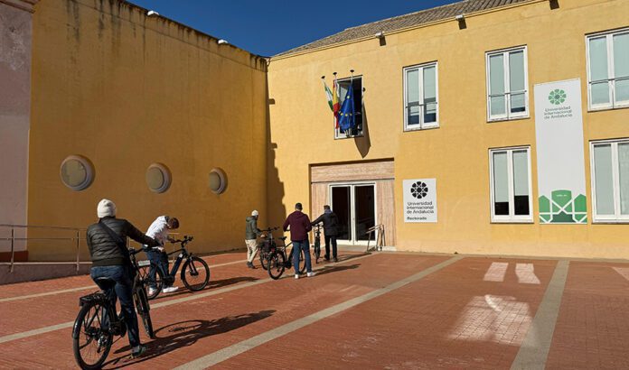 La Junta acuerda con la UNIA desarrollar un novedoso modelo de enseñanza en línea