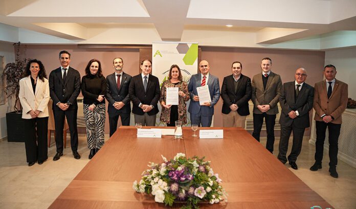La Junta y el sector forestal andaluz impulsan su colaboración con la firma de un protocolo general