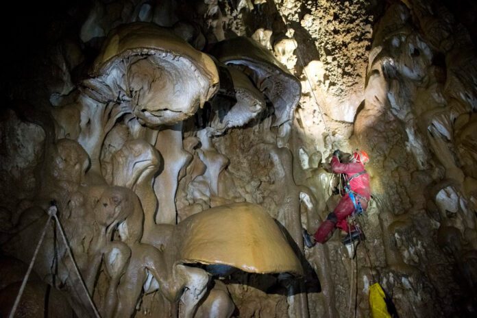 Las simas ocultas en el corazón de la Sierra de las Nieves, tesoros del paisaje kárstico