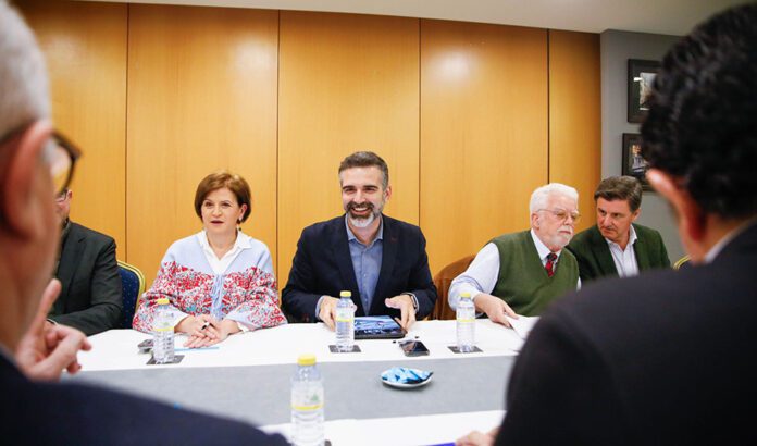 La Junta destaca su “apuesta sin precedentes” con 325 millones para garantizar agua al campo andaluz