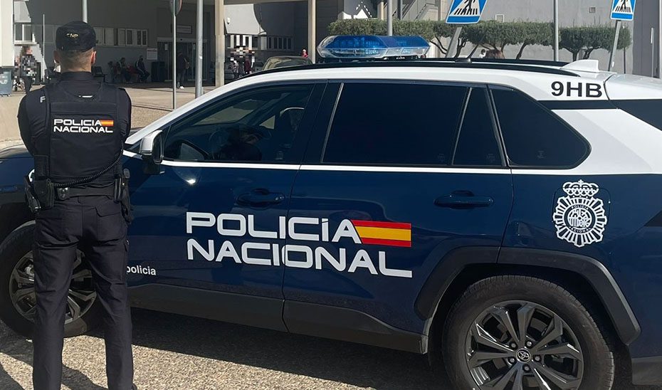 Hallan a dos personas fallecidas en una vivienda con humo en Sevilla