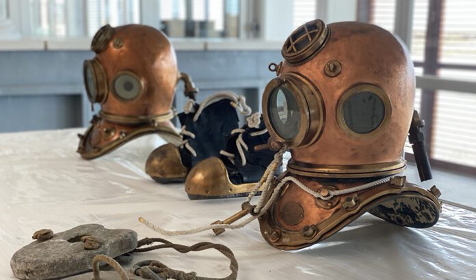 El IAPH presenta en Cádiz la restauración de un traje clásico de buzo de principios del siglo XX