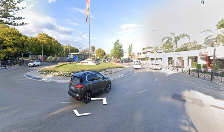Dos fallecidos tras la colisión de dos turismos en Marbella