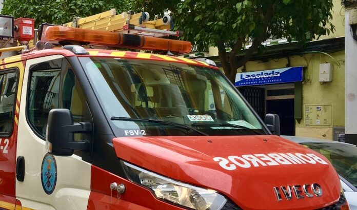 Cuatro personas afectadas tras un incendio de vivienda en Sevilla capital
