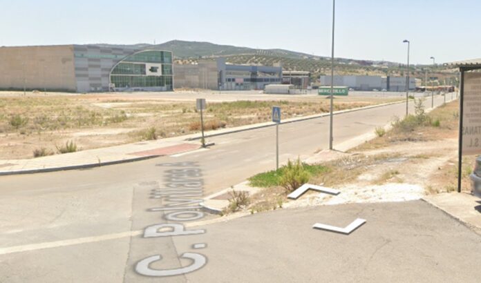 Muere un hombre atropellado por un turismo en Lucena (Córdoba)