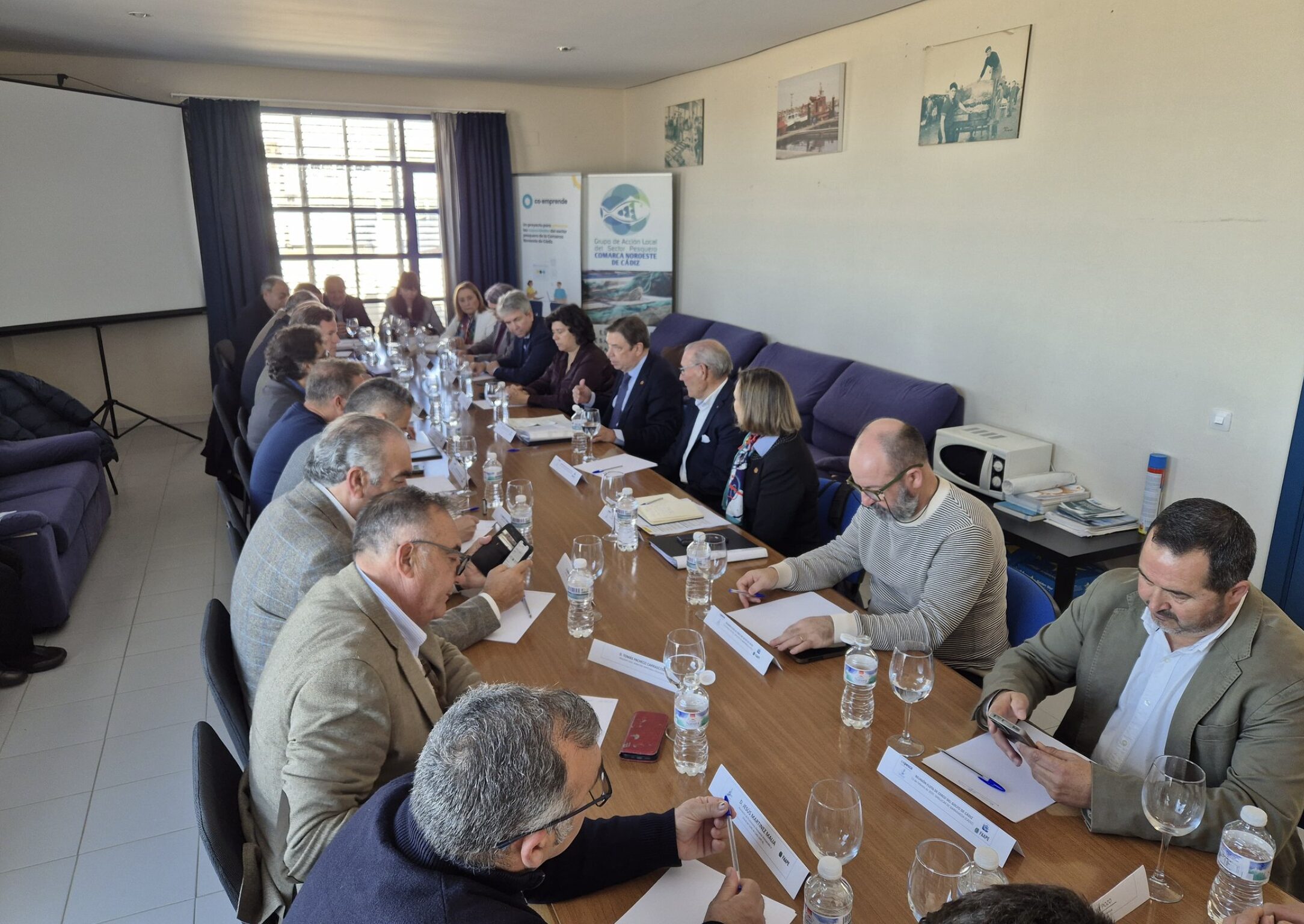 El ministro de Agricultura, Pesca y Alimentación visita el Puerto Pesquero de Bonanza