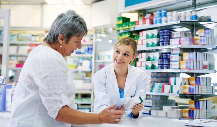 Salud recibe más de 1.600 solicitudes para la adjudicación de 122 nuevas farmacias