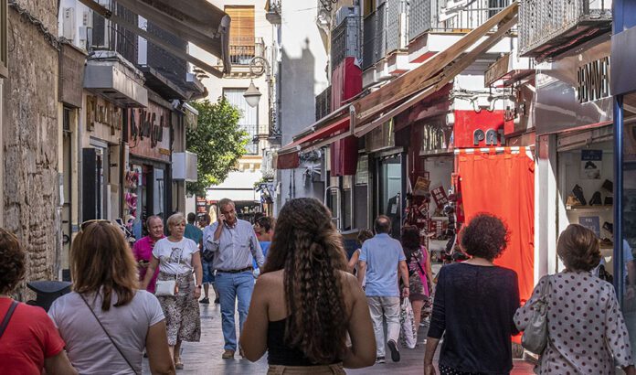 Las mujeres viven por término medio 5,4 años más que los hombres, pero con peor salud