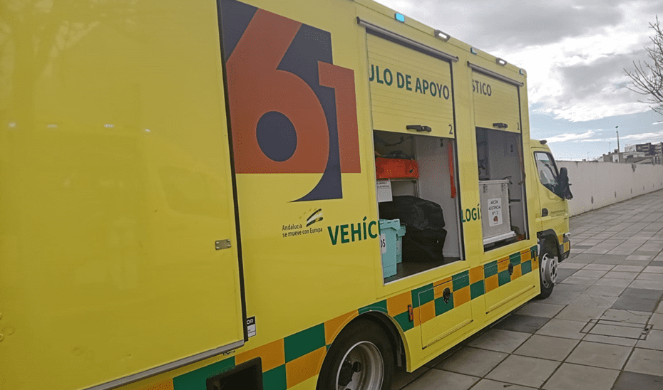 Cuatro personas heridas y evacuadas al hospital tras colisionar dos turismos en Málaga