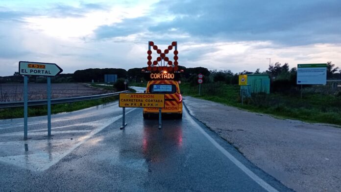 La crecida de los arroyos persiste y mantiene cerrados al tráfico tramos de 6 carreteras provinciales