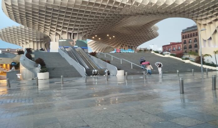 Gestionadas 90 incidencias por la lluvia y el viento durante la noche en Andalucía