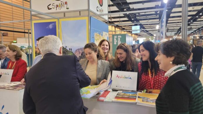 La provincia de Cádiz lleva por primera vez su oferta de senderismo y naturaleza al Salon du Randonneur de Francia