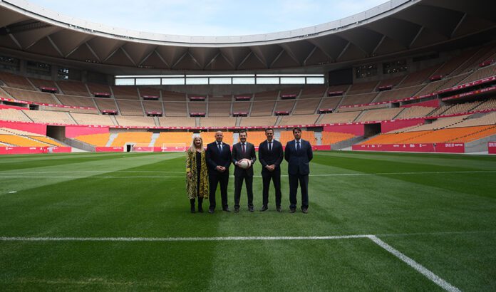 Moreno valora que la ampliación del Estadio La Cartuja de Sevilla lo sitúa como el tercero mayor de España