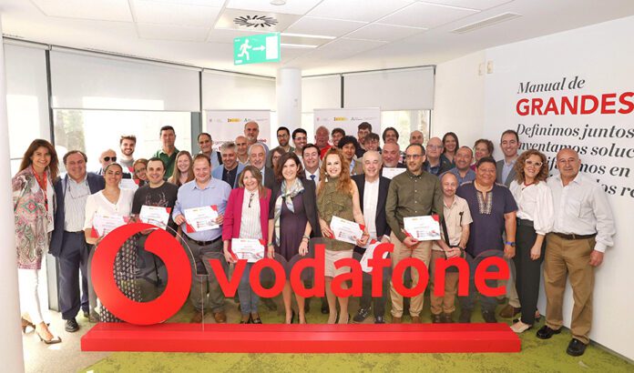 Empleo colabora con Vodafone para impulsar la formación 5G en Andalucía con 3.700 plazas gratuitas
