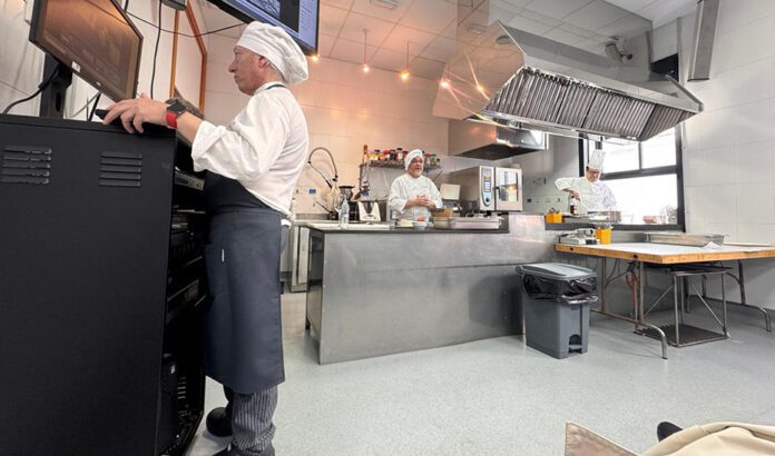 Reabre el restaurante de la Escuela de Hostelería de Cádiz como proyecto piloto tras una década clausurado