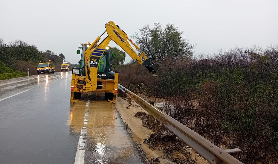 Las obras en 18 carreteras de Sevilla y Cádiz afectadas por el tren de borrascas suponen 3,5 millones de inversión