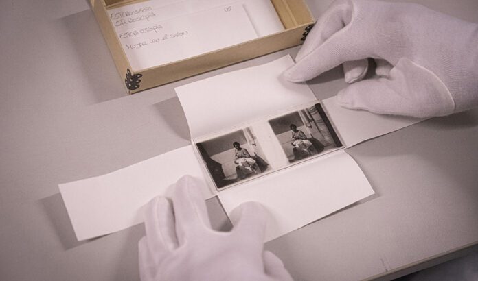 La Consejería de Cultura celebra el Día de los Archivos en torno al legado fotográfico de Atín Aya