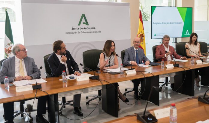 Fomento impulsa un programa de inversiones para la mejora del transporte público metropolitano de Granada
