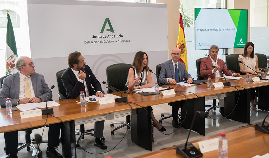 Fomento impulsa un programa de inversiones para la mejora del transporte público metropolitano de Granada