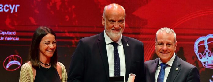 La Federación Española de Balonmano concede a Javier Vidal la Medalla al Mérito Deportivo