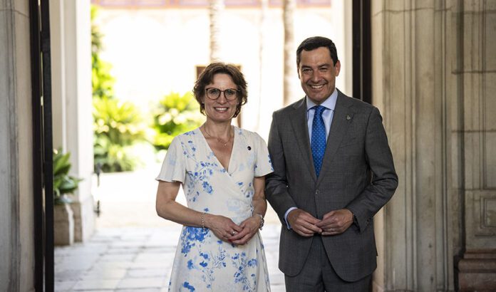 El presidente de la Junta, Juanma Moreno, recibe en San Telmo a la comisaria de Medio Ambiente, Resiliencia Hídrica y Economía Circular Competitiva, Jessika Roswall