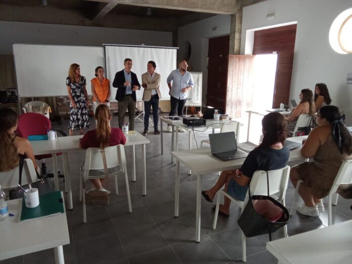 Desempleados de menos de 30 años de Barbate comienzan un programa de formación con un contrato de un año