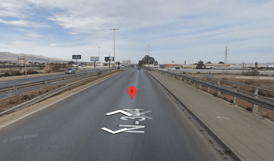 Muere al ser atropellado por un camión en Almería