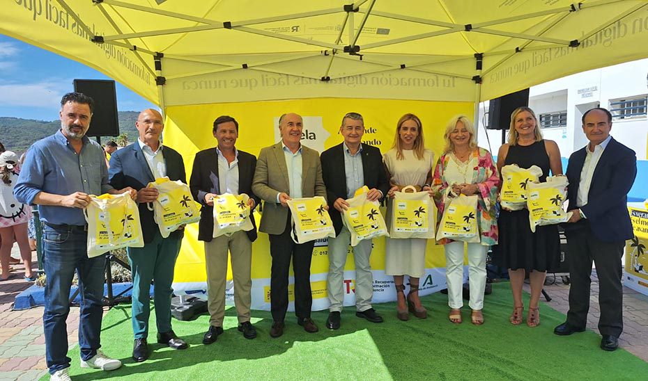 El Gobierno andaluz lleva a la playa su programa de formación digital gratuito para la ciudadanía