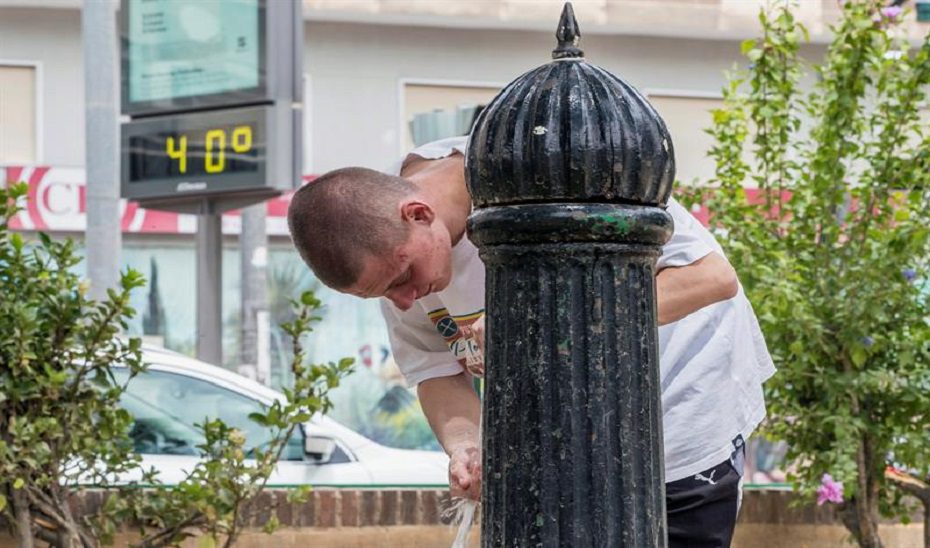 El 1-1-2 insiste en evitar salir en las horas centrales del día durante los días de ola de calor