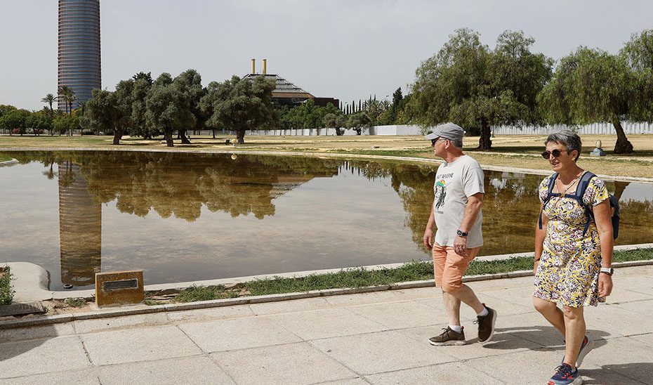 El 1-1-2 recuerda la importancia de no salir a la calle en las horas de más calor ante el aviso rojo de mañana en la Campiña sevillana