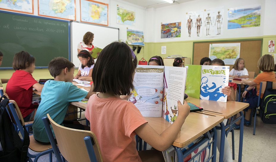 El alumnado de 1º y 2º de Primaria y de 4º de ESO estrenará libros de texto el próximo curso