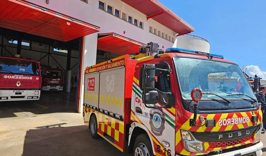 Un fallecido y tres heridos tras la salida de vía de un turismo en Moguer