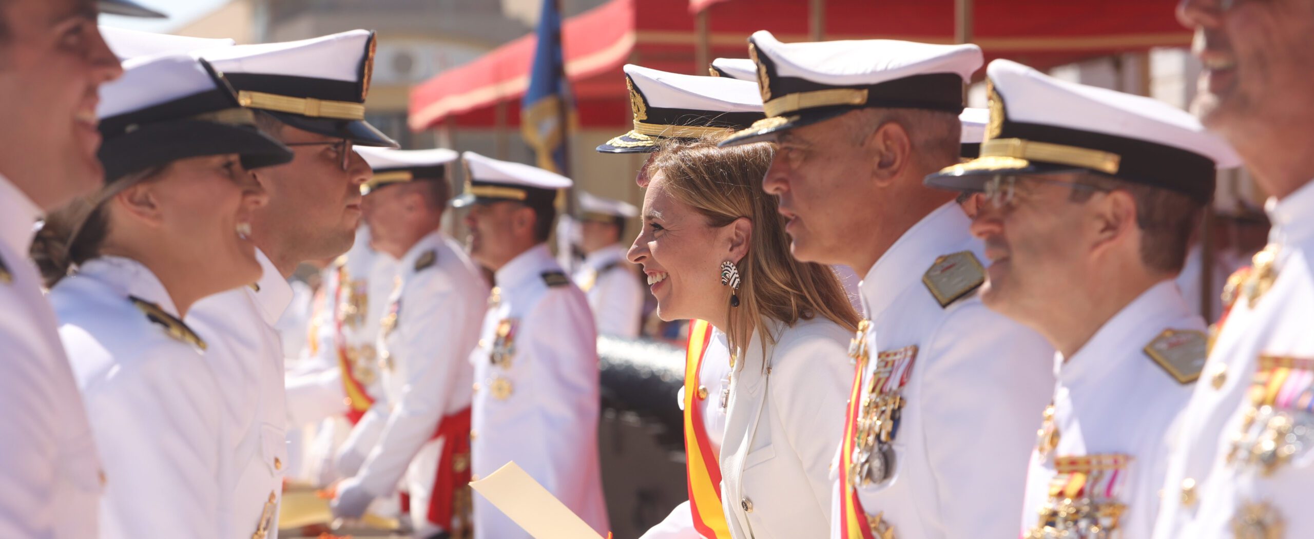 Reconocimiento a los números uno de la nueva promoción de suboficiales de la Armada