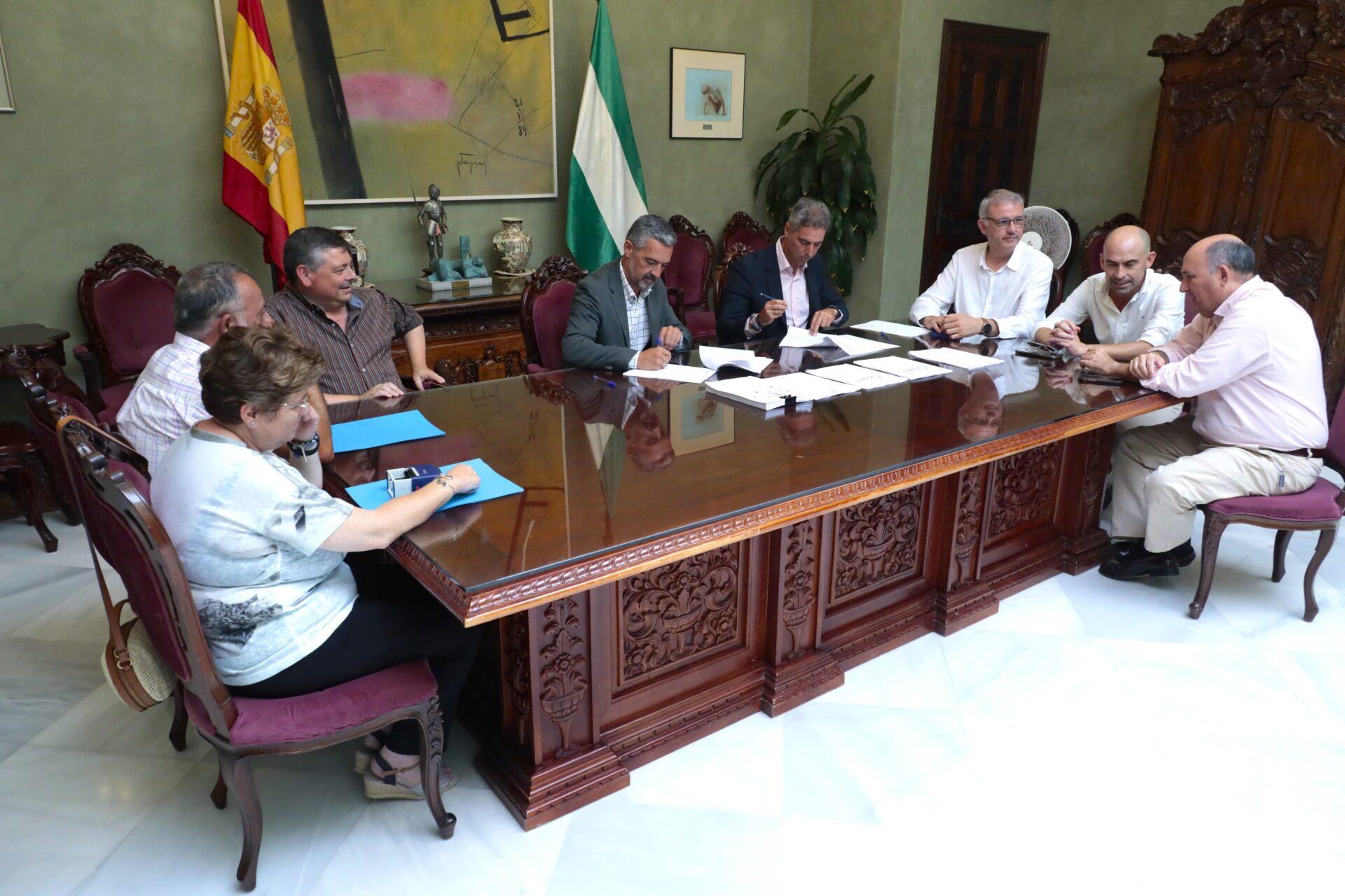 El alcalde de Rota firma con Aqualia un nuevo contrato de concesión del Servicio Municipal de Aguas que incluye 6,4 millones de euros en inversiones en alcantarillado y abastecimiento de agua y la digitalización total del servicio
