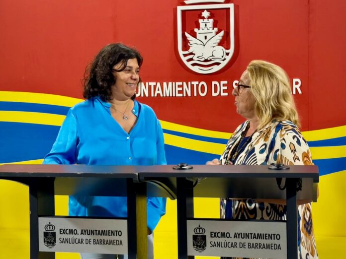 LA ALCALDESA FIRMA EL CONVENIO DE COLABORACIÓN DEL AYUNTAMIENTO CON LA ASOCIACIÓN CONTRA EL CÁNCER