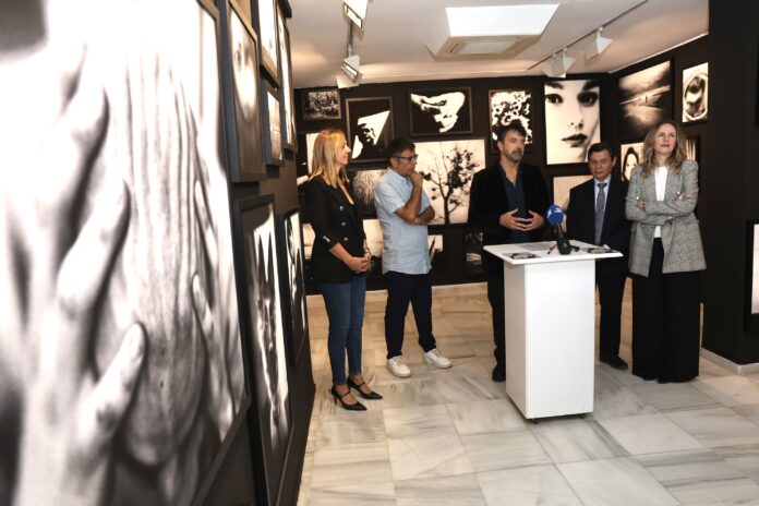 Un paseo por la memoria de Carlos Canal en la nueva exposición de la Sala Rivadavia, ‘Archivo Sombra’