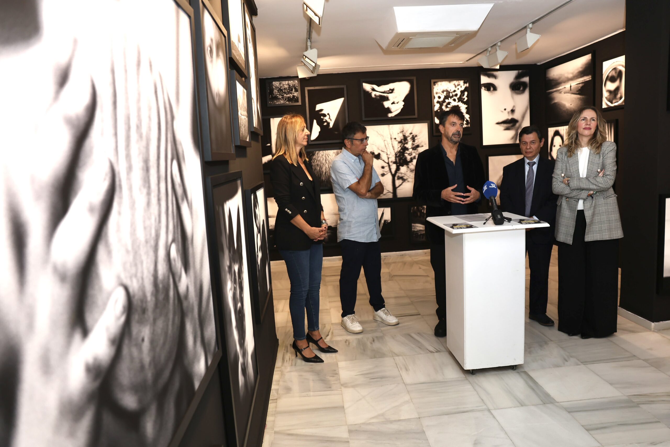Un paseo por la memoria de Carlos Canal en la nueva exposición de la Sala Rivadavia, ‘Archivo Sombra’