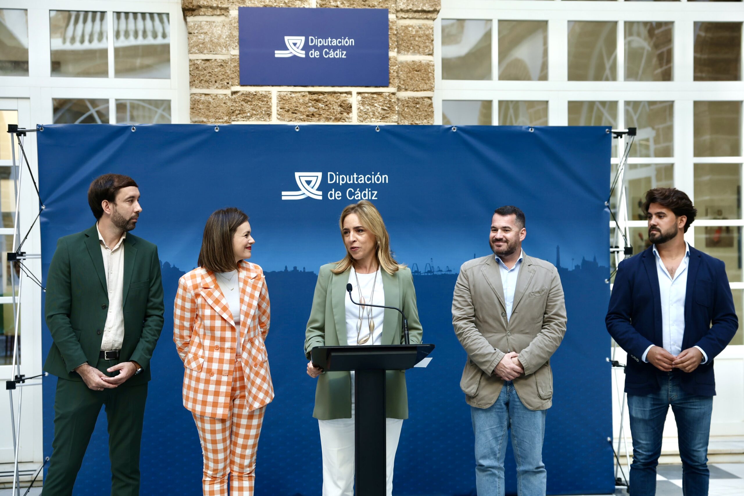 El talento andaluz muestra su fortaleza en Cádiz en la gala de los premios de la Asociación de Jóvenes Empresarios