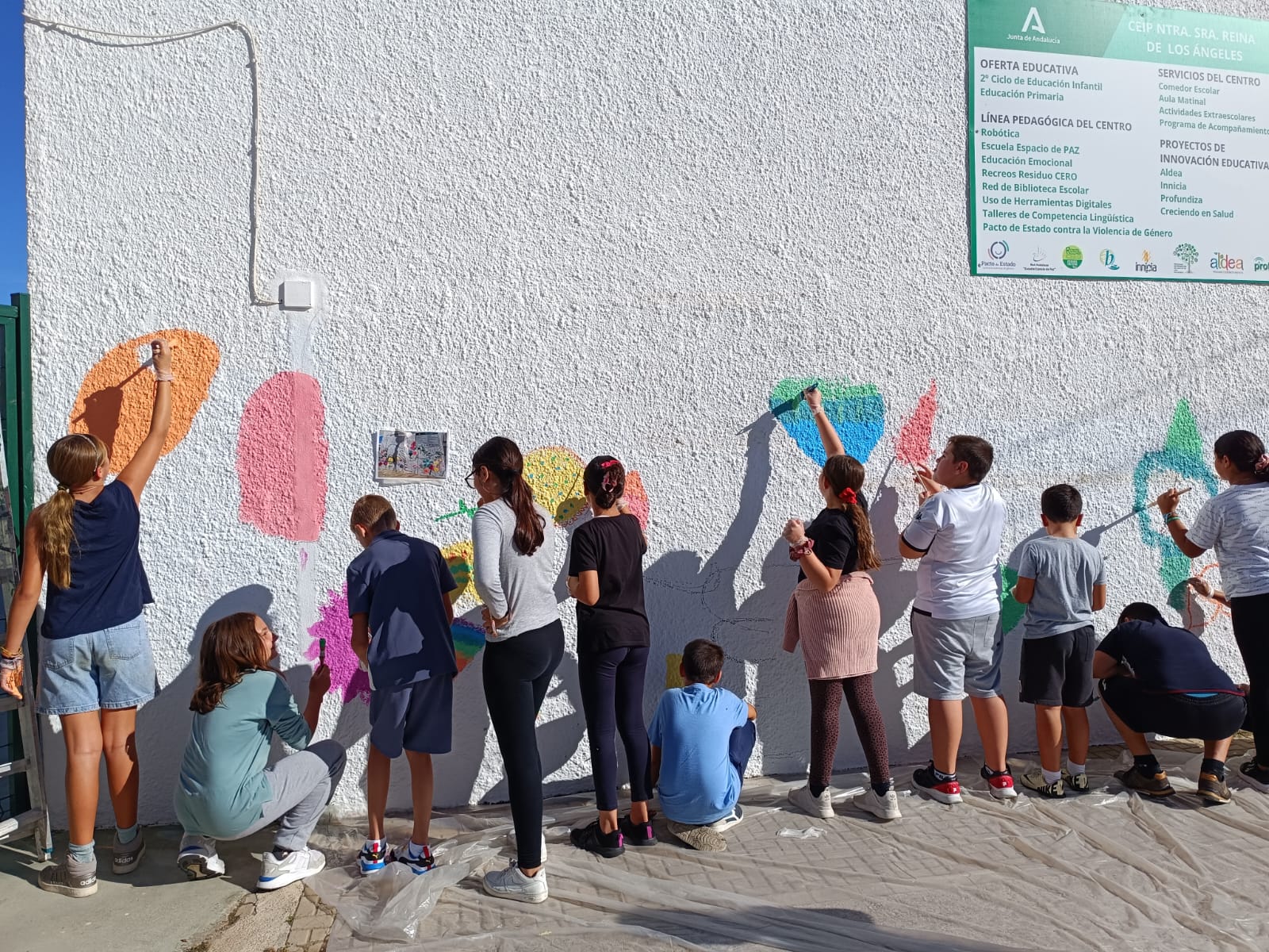 Uno-de-los-talleres-de-Caleidoscopicas-en-Jimena.jpeg Una jornada de celebración en torno al arte urbano como colofón al paso de Caleidoscópicas por Jimena